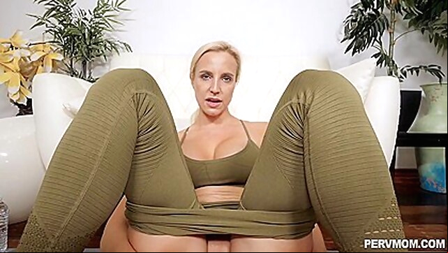 Mommys Helping Hands And A Tasty Pussy xxx big tits video